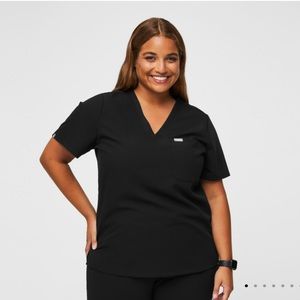 Figs scrub top